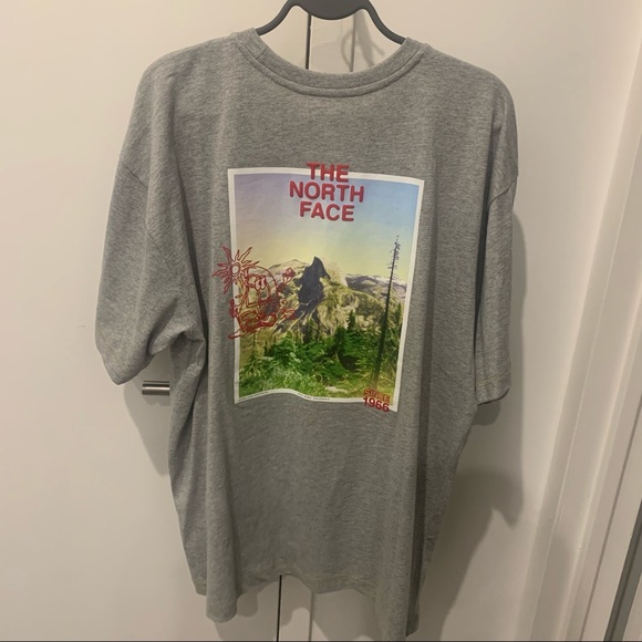 The North Face Graphic Tee - Picture 5 of 5